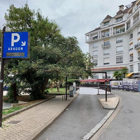 Quartier Du Chateau, Superbe Appartement Avec Parking Pau Bagian luar foto
