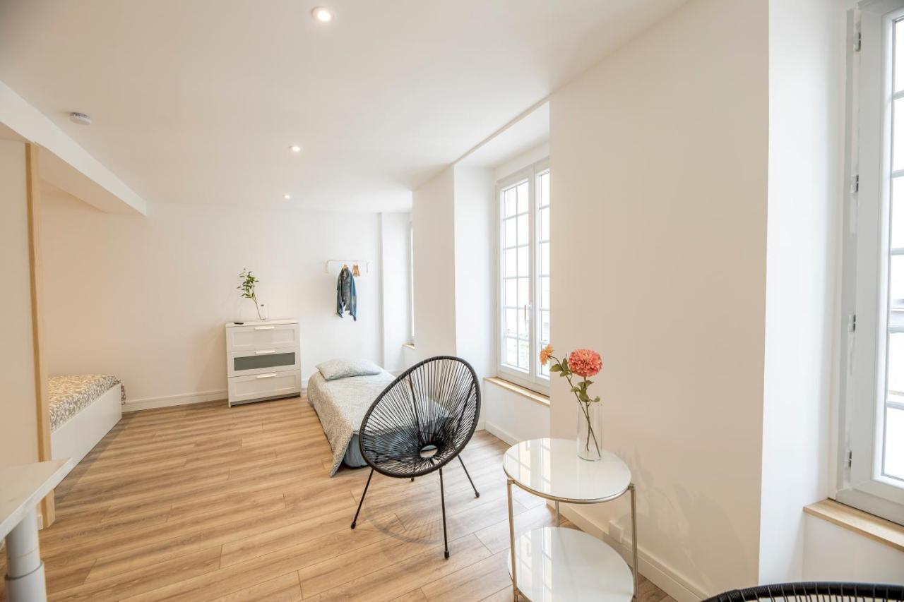 Quartier Du Chateau, Superbe Appartement Avec Parking Pau Bagian luar foto
