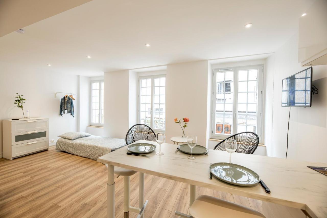 Quartier Du Chateau, Superbe Appartement Avec Parking Pau Bagian luar foto