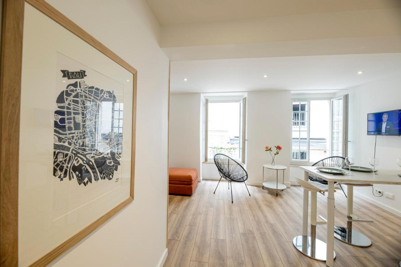 Quartier Du Chateau, Superbe Appartement Avec Parking Pau Bagian luar foto
