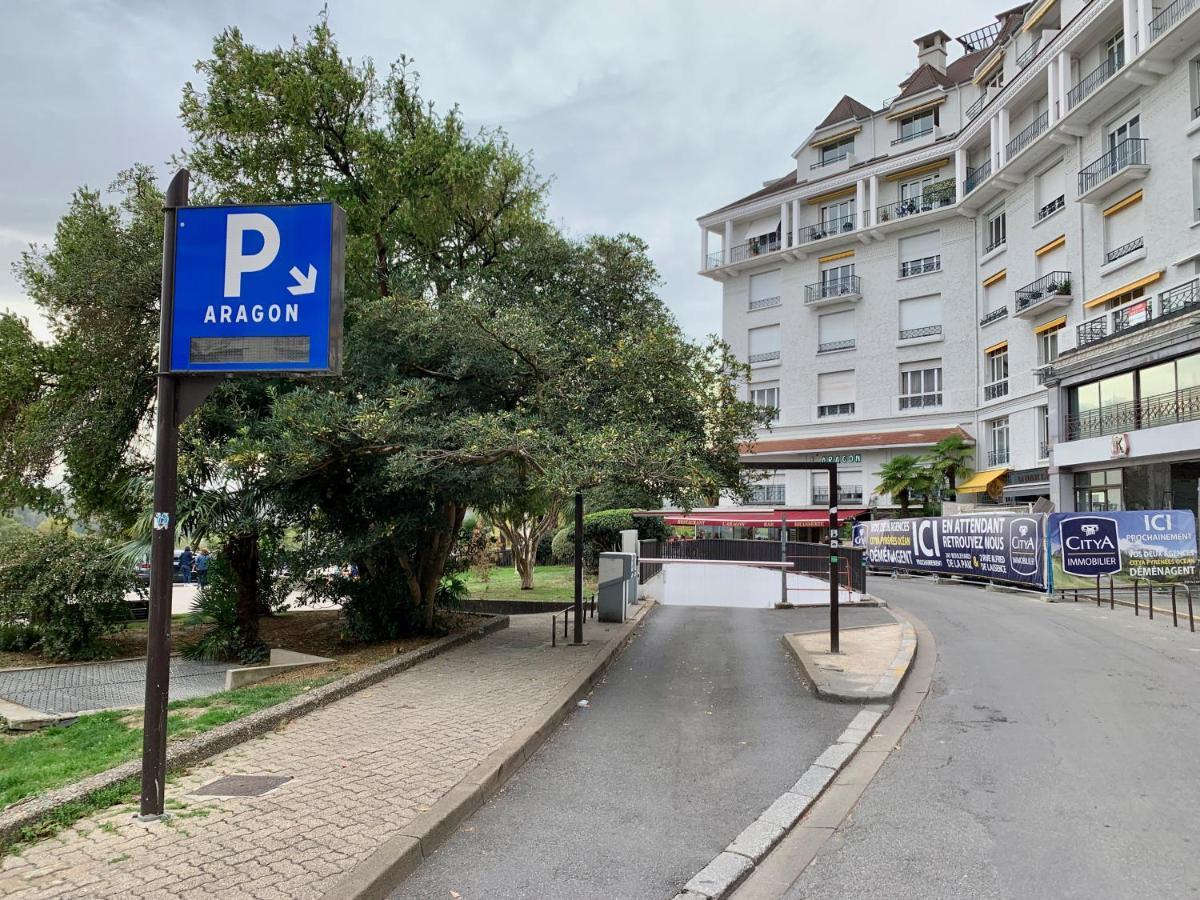 Quartier Du Chateau, Superbe Appartement Avec Parking Pau Bagian luar foto